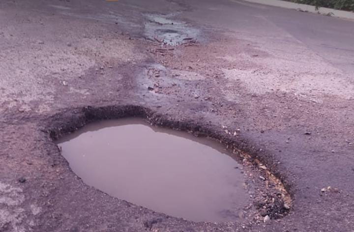 Moradores usam do humor para lidar com os buracos em vias públicas em Itupeva